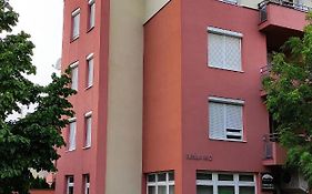 Mona Apartment